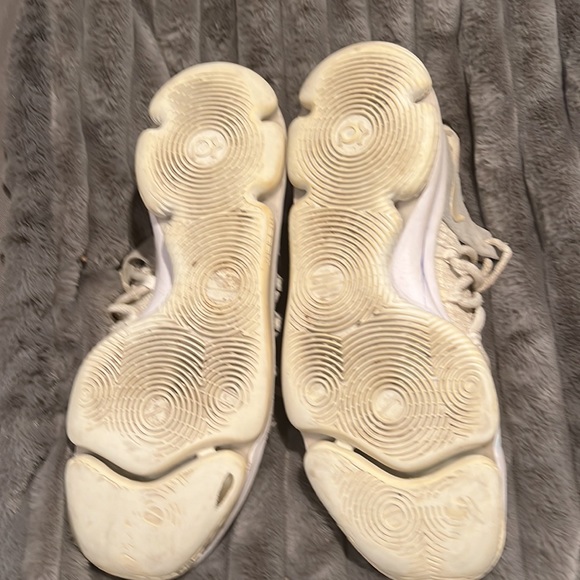 Nike KD Air Zoom size 10.5 white on white used and worn but still cool - Picture 8 of 9
